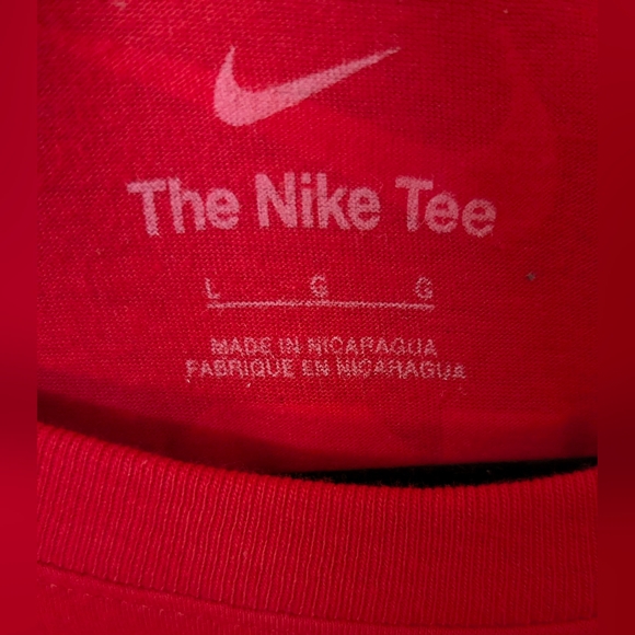 New From Arrowhead Stadium Apparel Store KC Chiefs Nike Mahomes 15 Red Tee - Picture 9 of 16